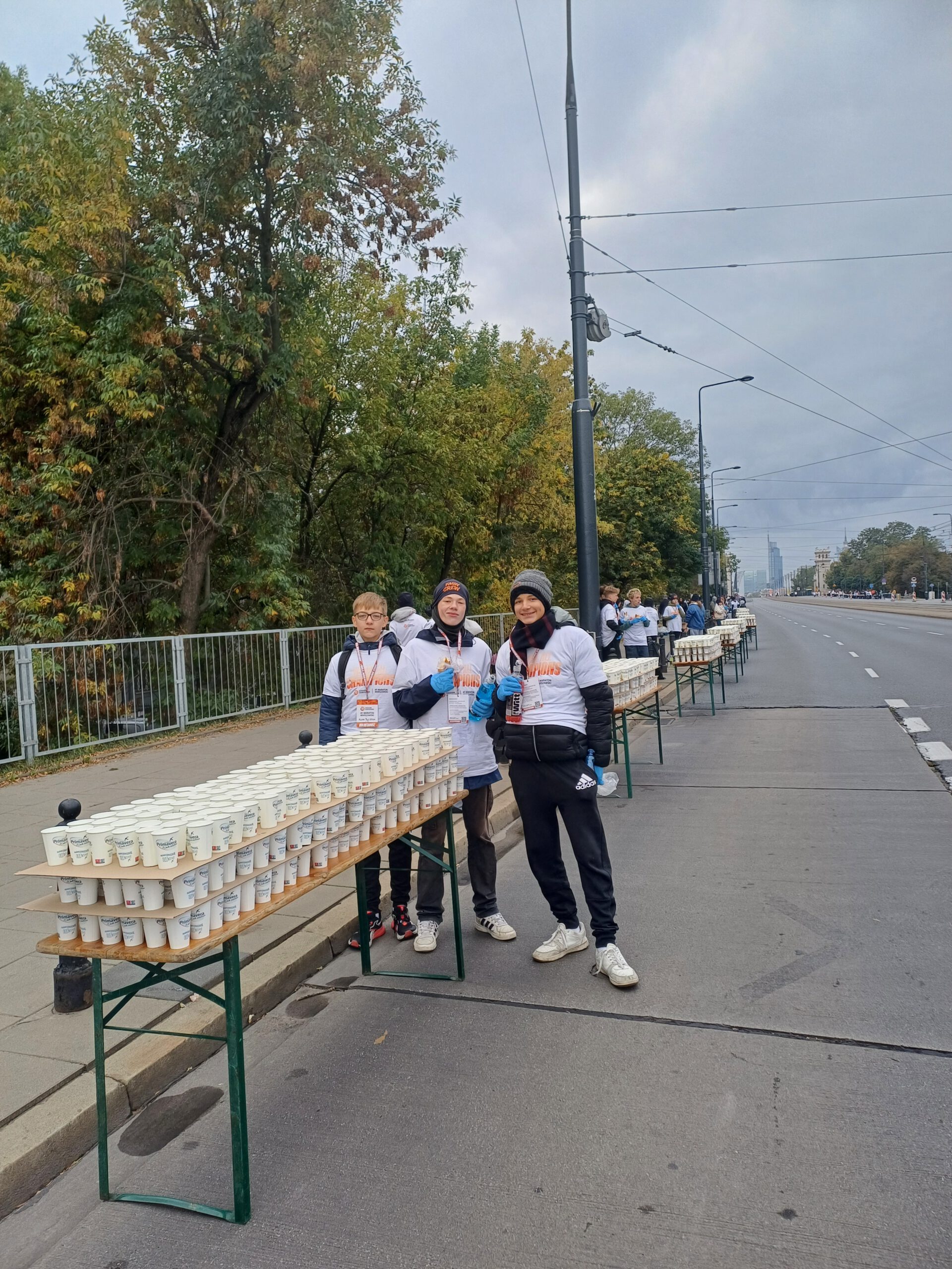Szkolny Klub Wolontariatu na Maratonie Warszawskim