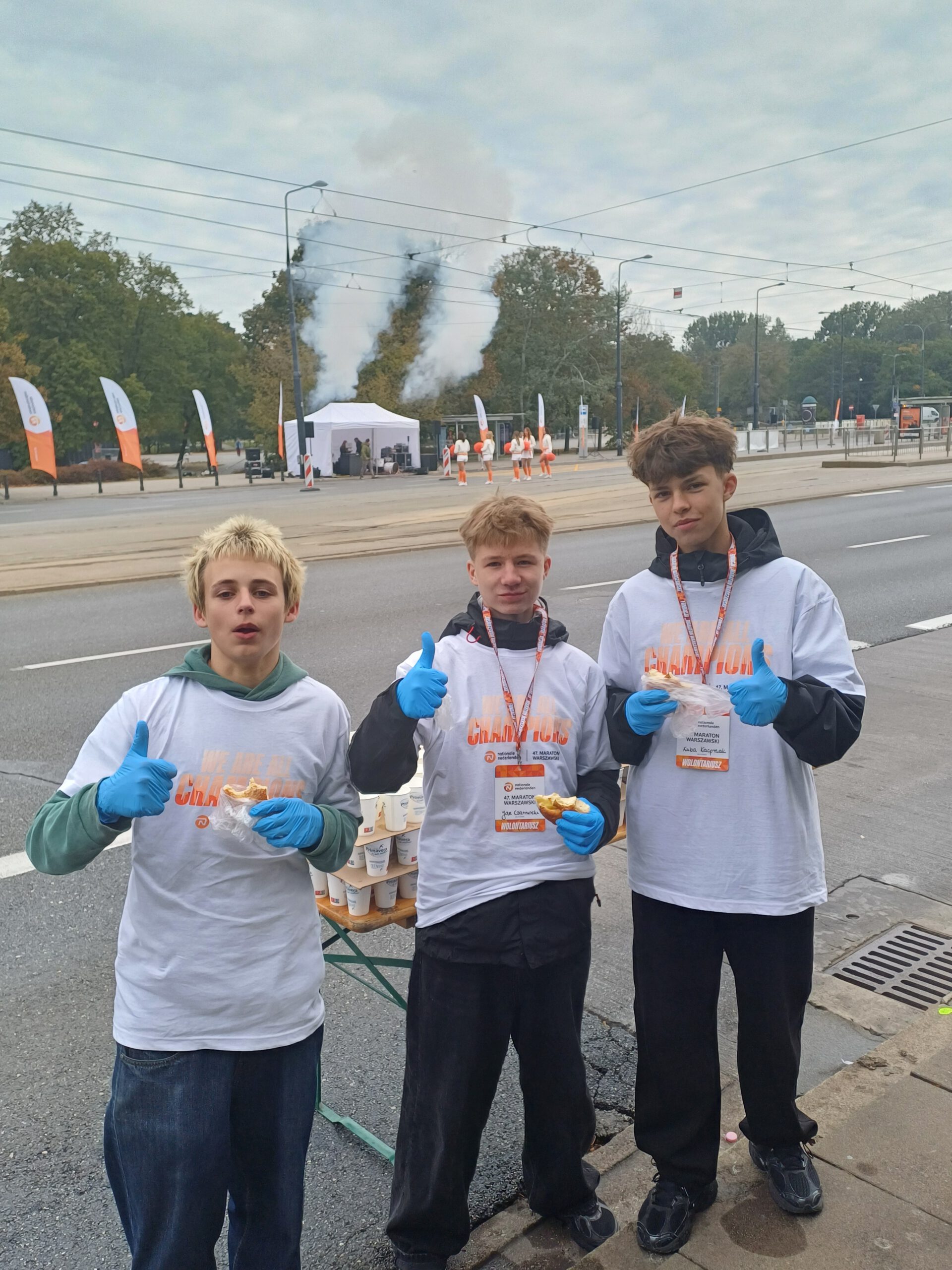 Szkolny Klub Wolontariatu na Maratonie Warszawskim
