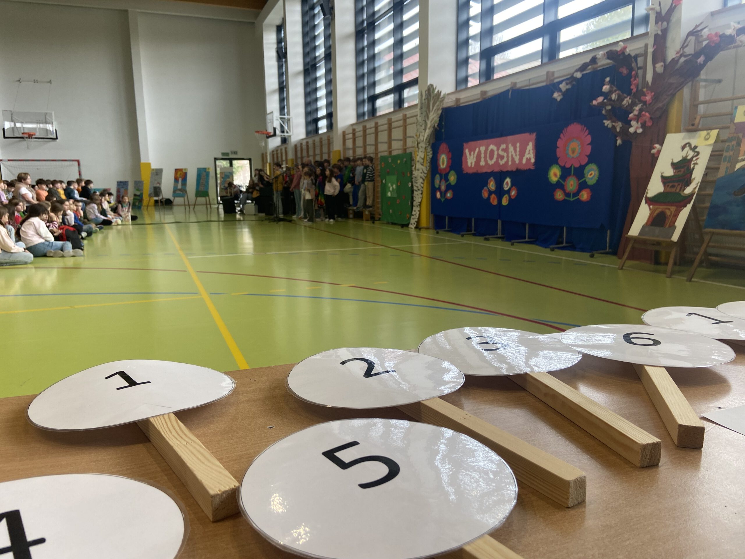 Prezentacja projektu klas 6 podczas Dnia Wiosny