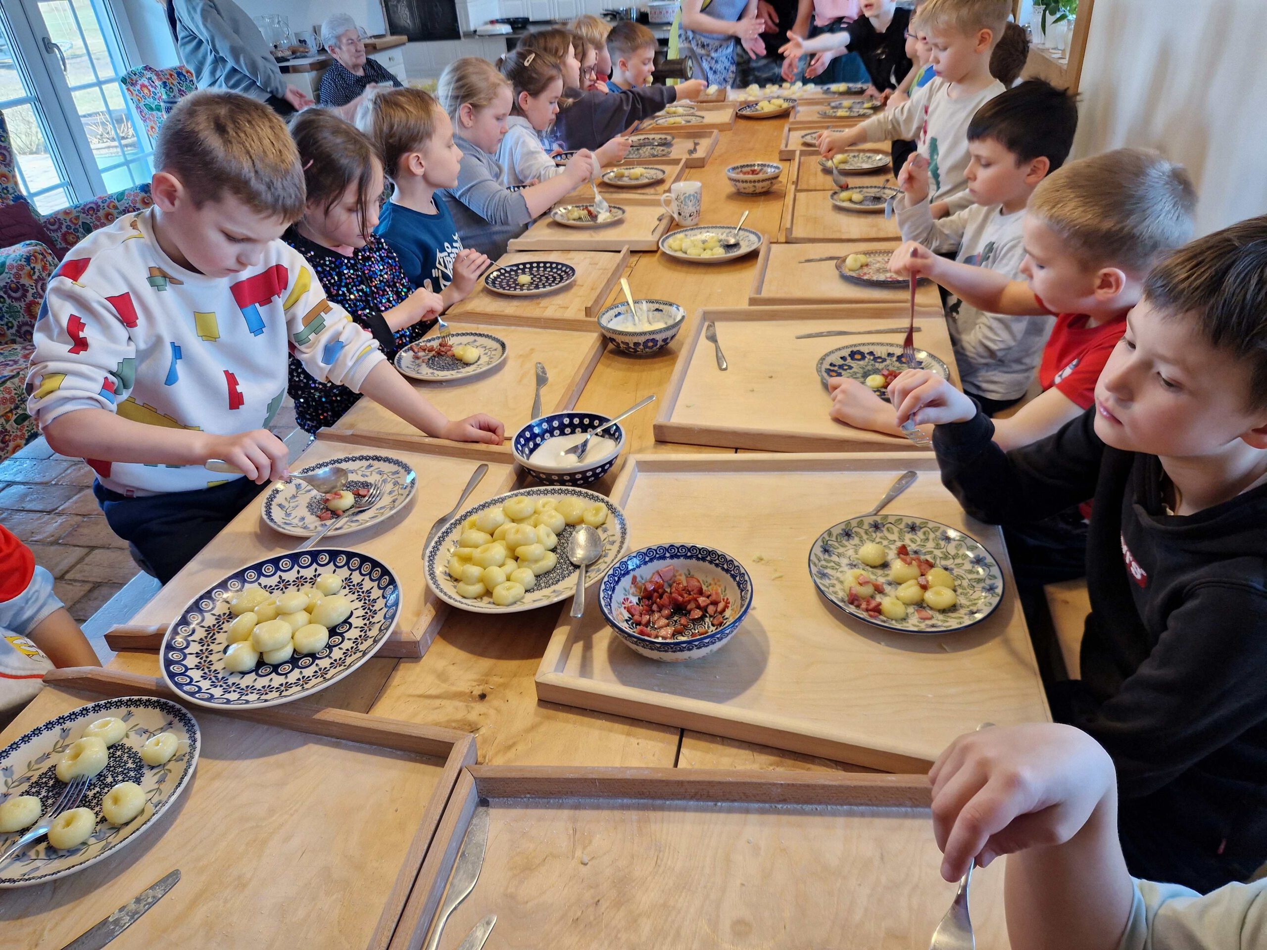 Wycieczka klas pierwszych do gospodarstwa edukacyjnego “Cuda Wianki”