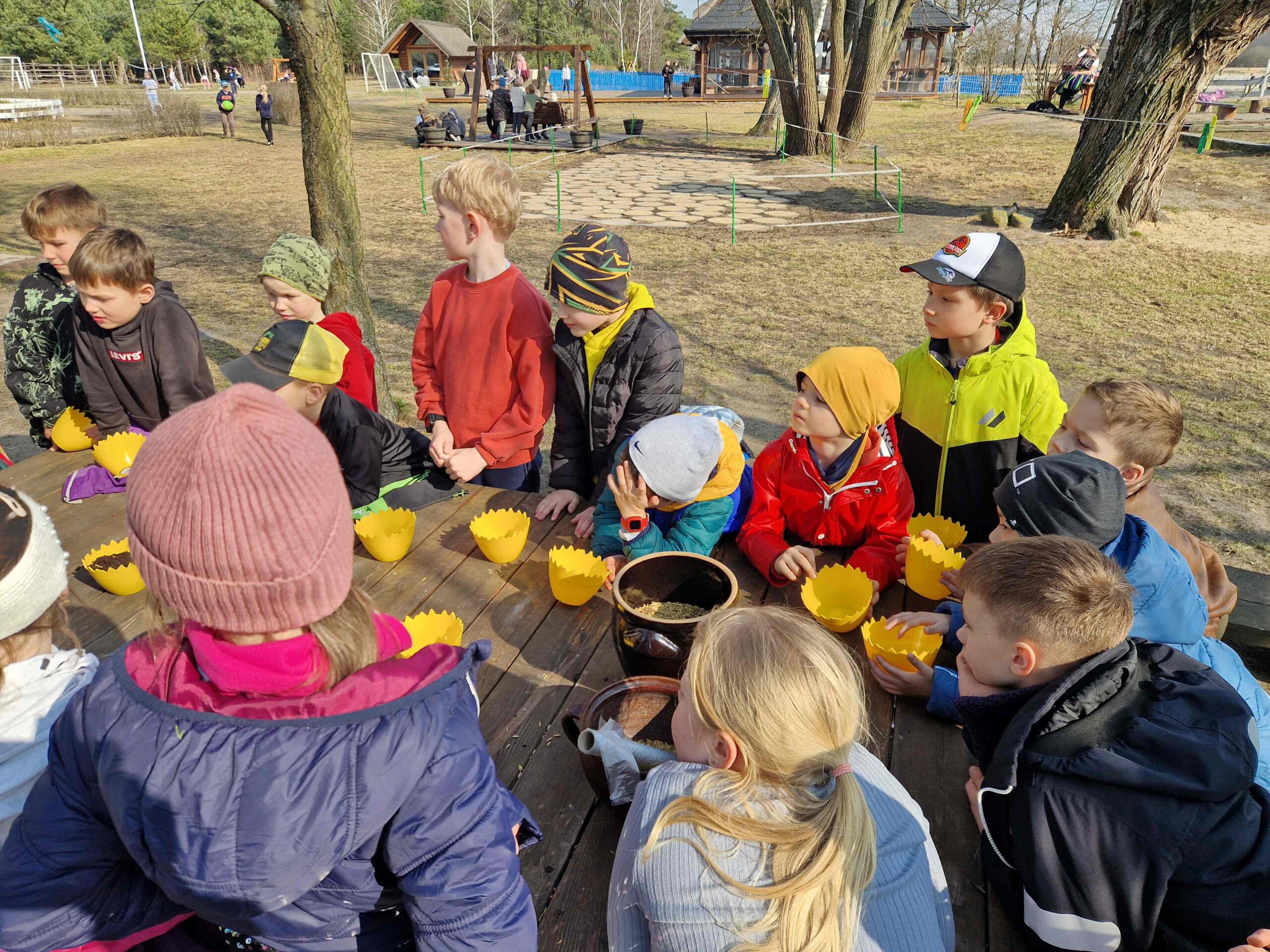 Wycieczka klas pierwszych do gospodarstwa edukacyjnego “Cuda Wianki”