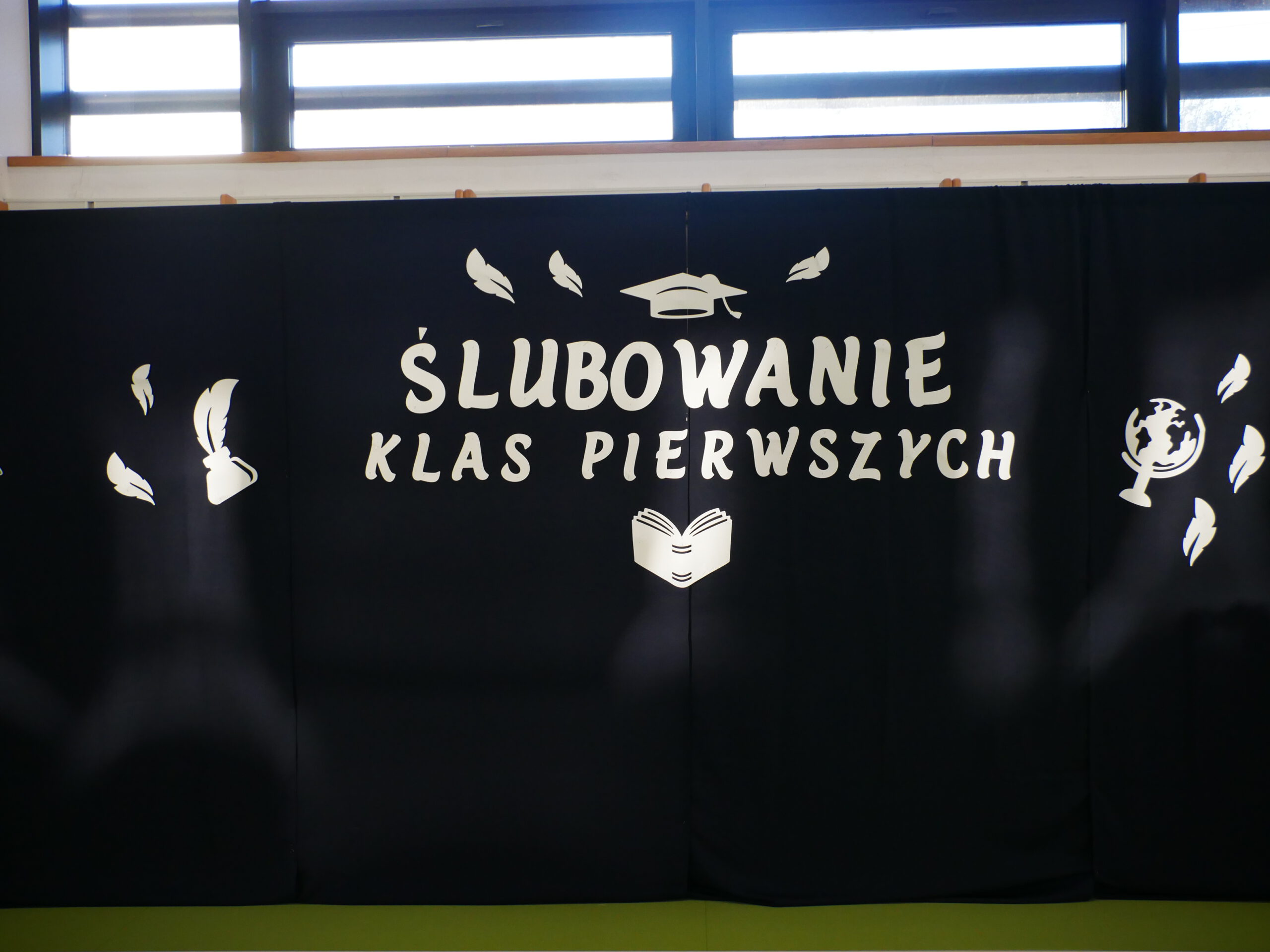 Pierwszoklasiści złożyli ślubowanie i zostali pasowani na uczniów!