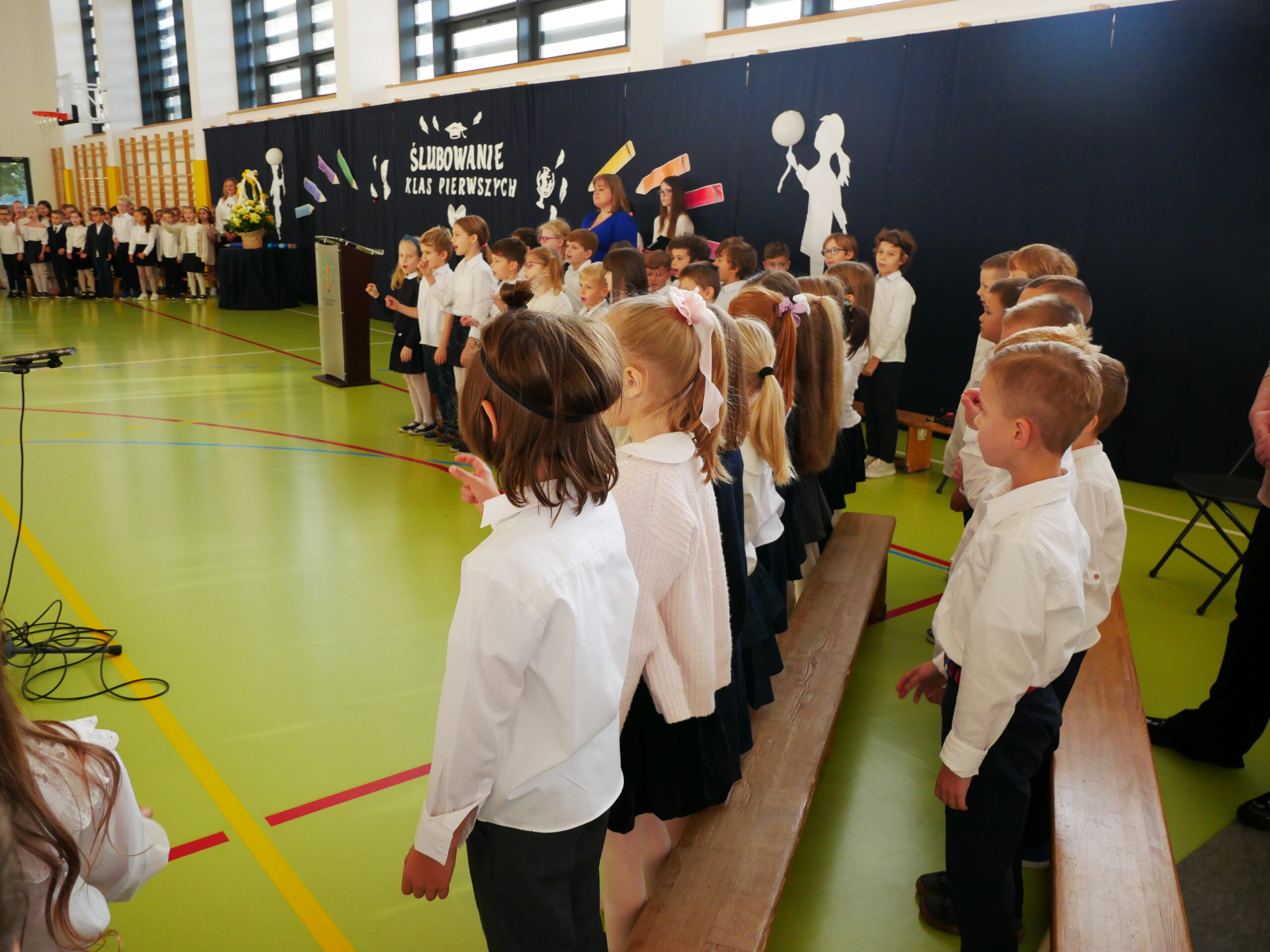 Pierwszoklasiści złożyli ślubowanie i zostali pasowani na uczniów!